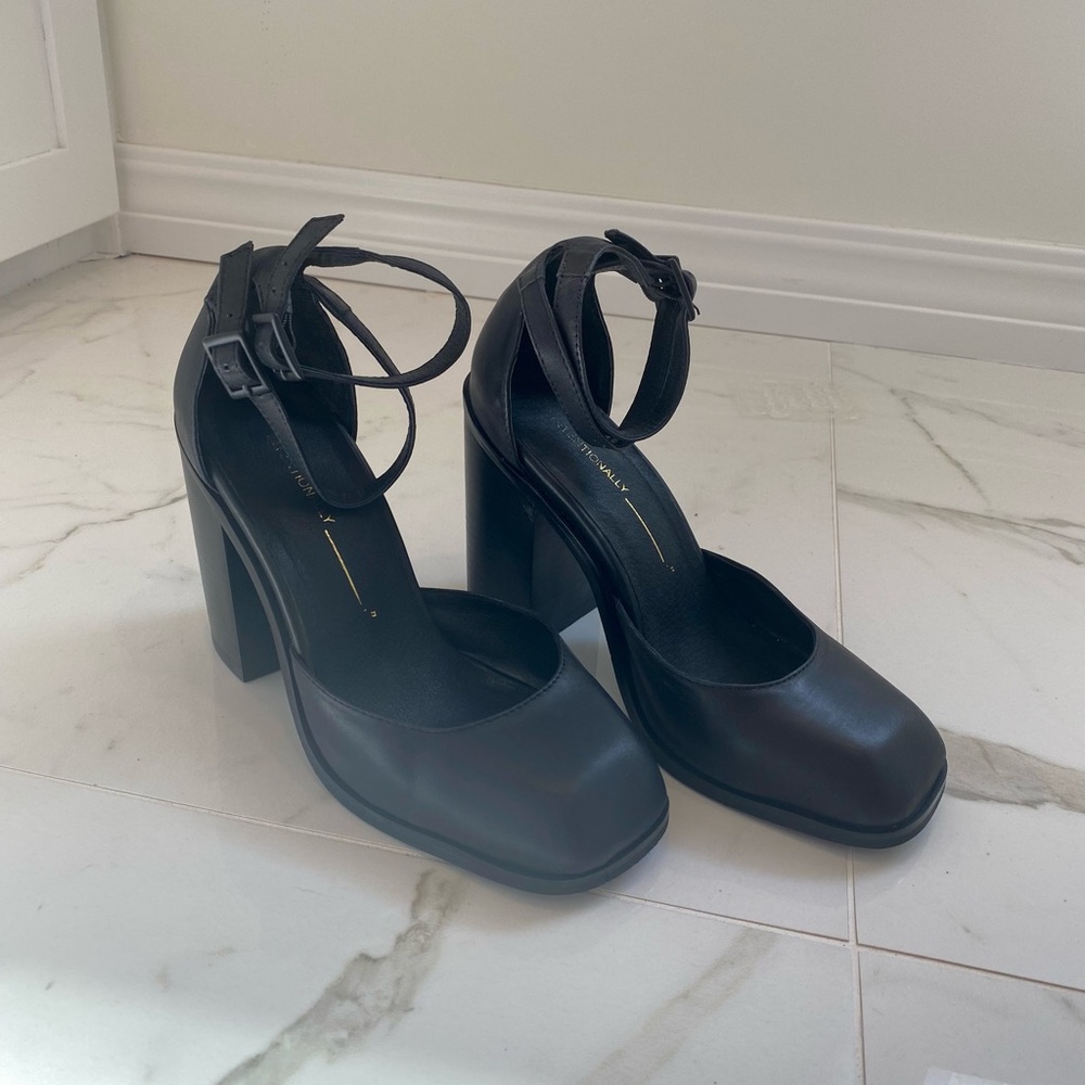 Intentionally Blank Black Square Toe Heels